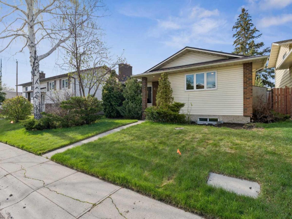 6751 34 Avenue NE Calgary AB T1Y4M1 | MLS #A2327416 MLS #A2327416 image #0