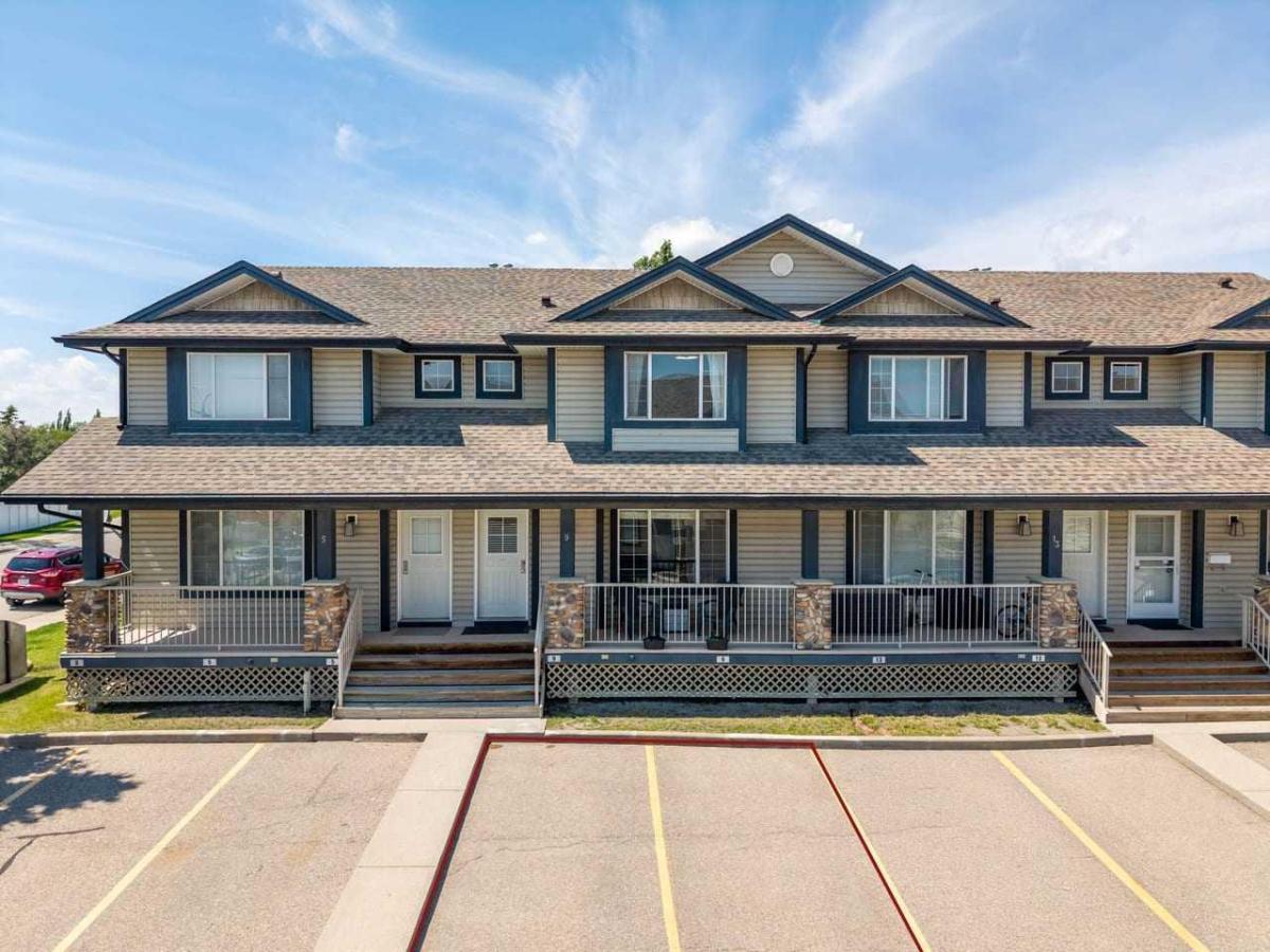 9 Citadel Point NW Calgary AB T3G 5L2 | MLS #A2328790 MLS #A2328790 image #0
