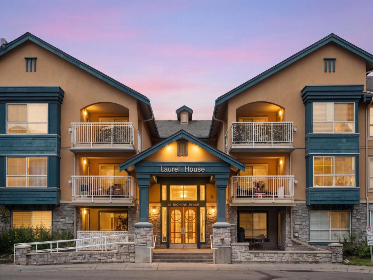 120, 25 Richard Place SW Calgary AB T3E 7N1 | MLS #A2329647 MLS #A2329647 image #0