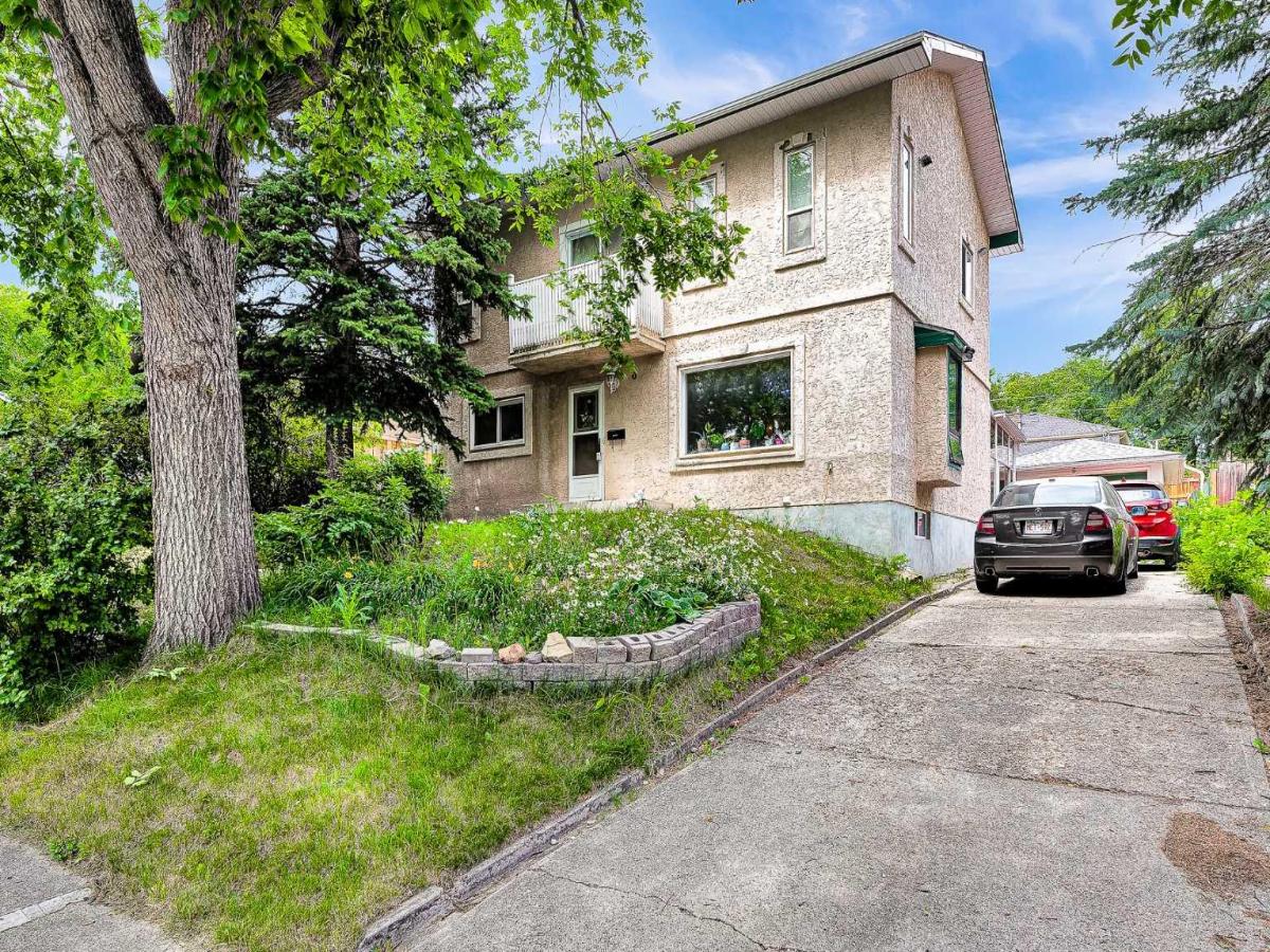 6 Tipton Place NW Calgary AB T2K 3L5 | MLS #A2330357 MLS #A2330357 image #0