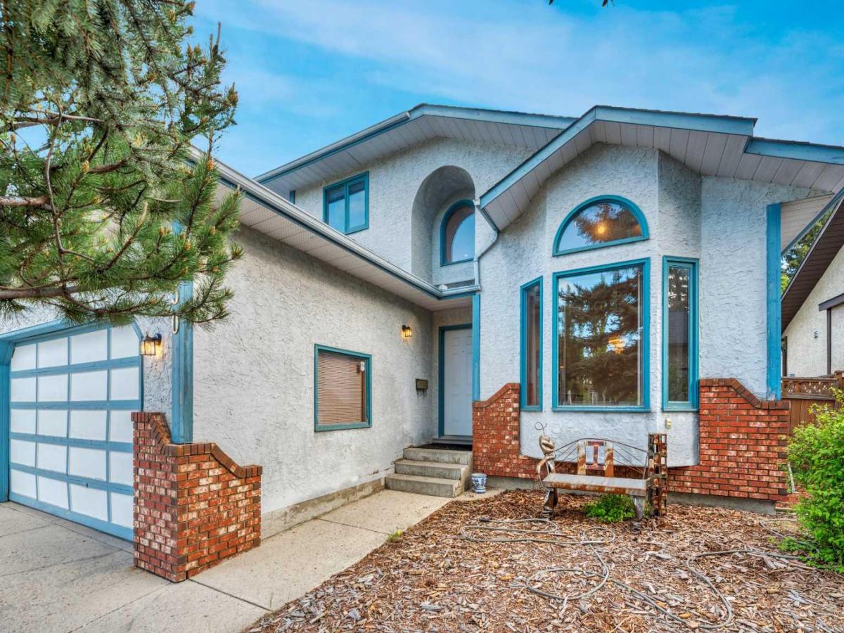 350 Edgepark Way NW Calgary AB T3A4P5 | MLS #A2330635 MLS #A2330635 image #0