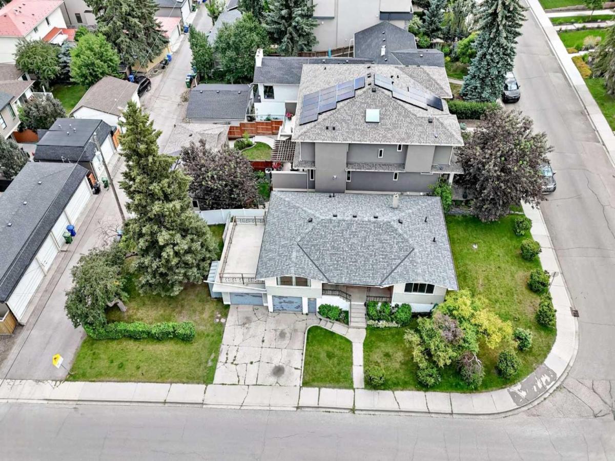 1735 38 Avenue SW Calgary AB T2T 2K3 | MLS #A2330795 MLS #A2330795 image #0