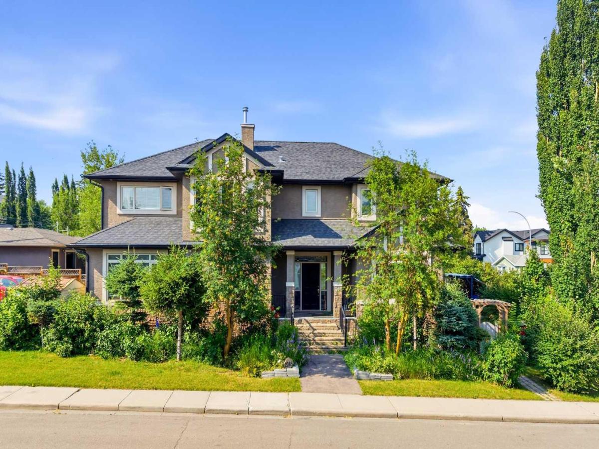 2245 25 Street SW Calgary AB T3E 1X3 | MLS #A2331397 MLS #A2331397 image #0