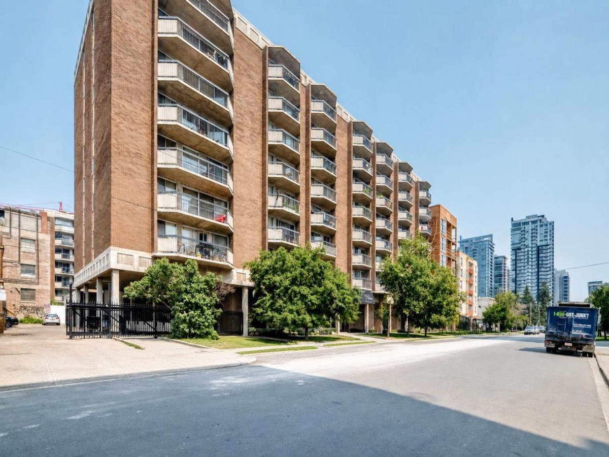 803, 340 14 Avenue SW Calgary AB T2R 0M3 | MLS #A2331482 MLS #A2331482 image #0