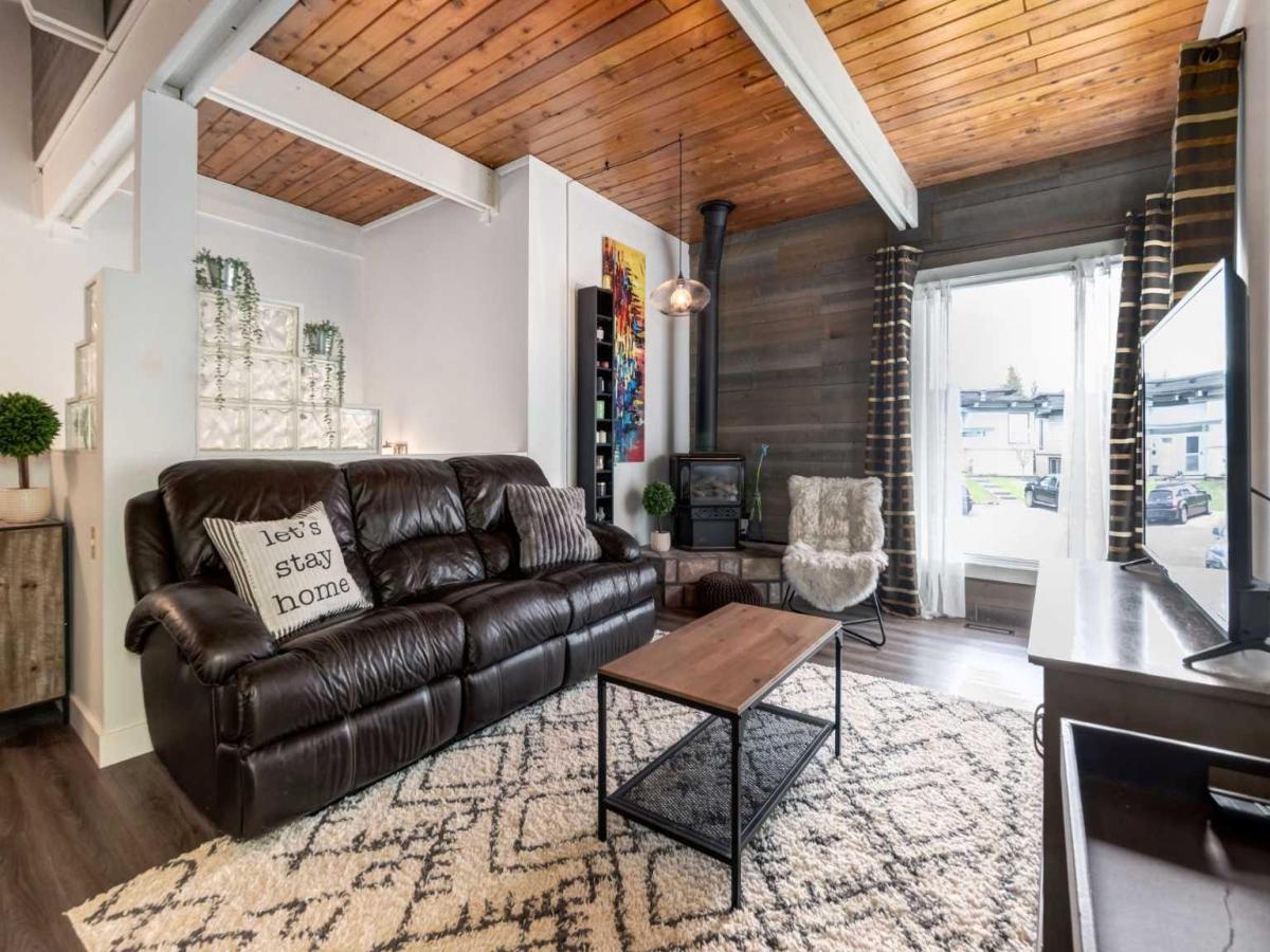 4, 333 Braxton Place SW Calgary AB T2W 2E7 | MLS #A2331909 MLS #A2331909 image #0