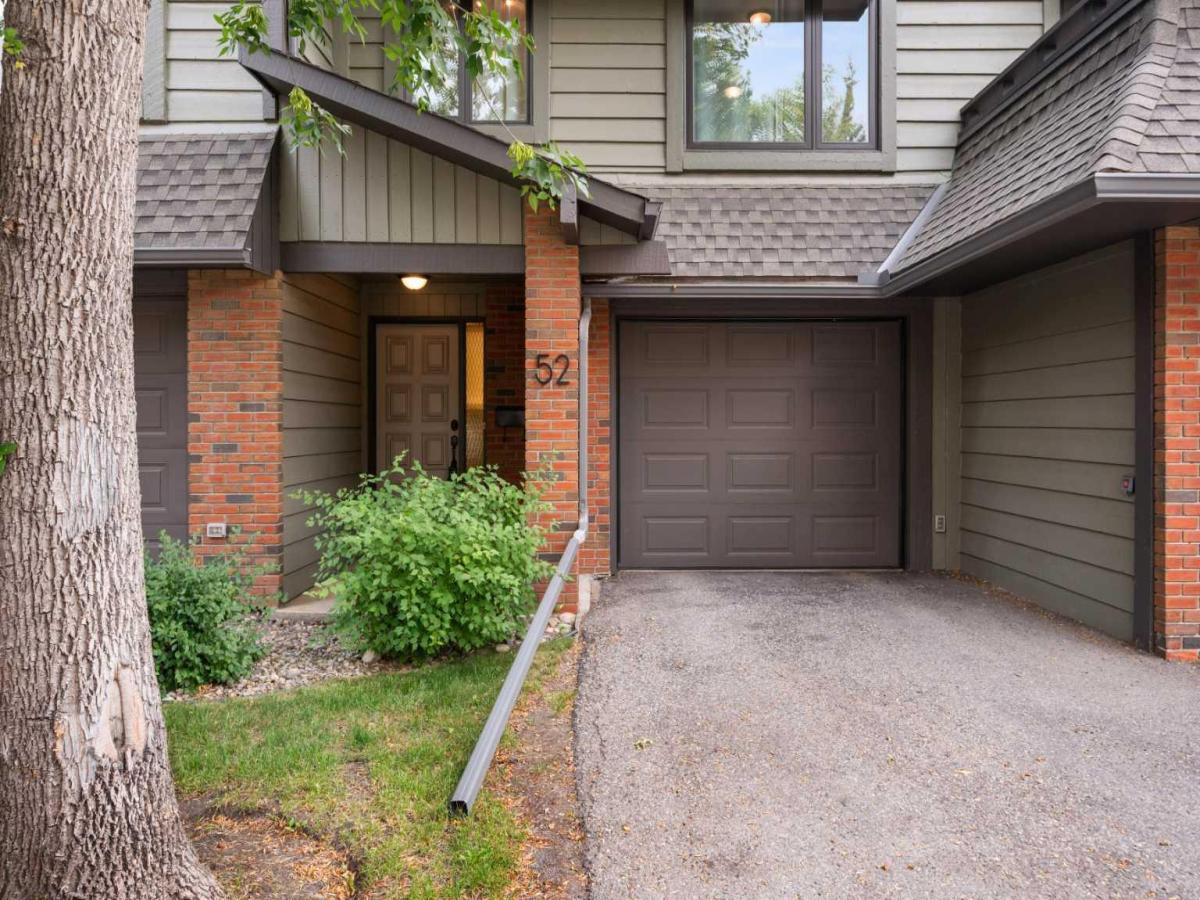 52, 10030 Oakmoor Way SW Calgary AB T2V 4S8 | MLS #A2332566 MLS #A2332566 image #0
