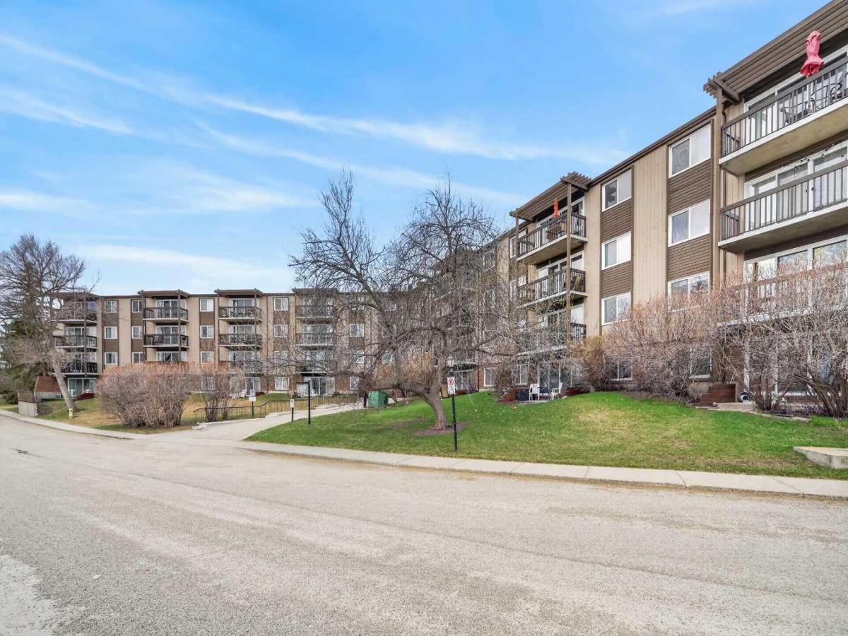 602, 8948 Elbow Drive SW Calgary AB T2H 0V9 | MLS #A2332700 MLS #A2332700 image #0