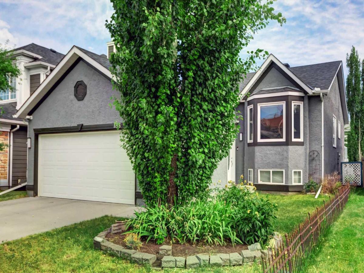 158 Somerset Close SW Calgary AB T2Y3C5 | MLS #A2332754 MLS #A2332754 image #0