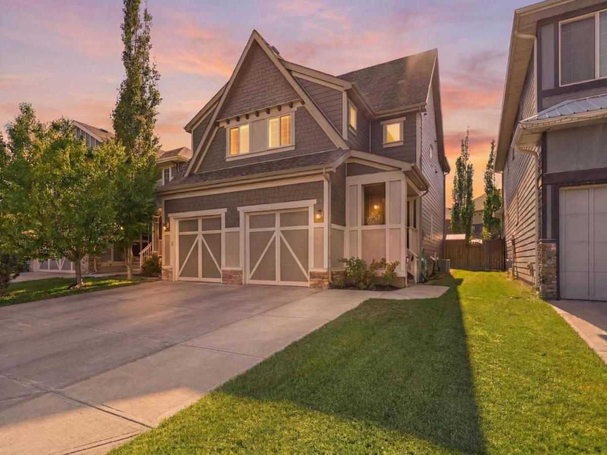 17 Mahogany Terrace SE Calgary AB T3M 0R5 | MLS #A2333242 MLS #A2333242 image #0