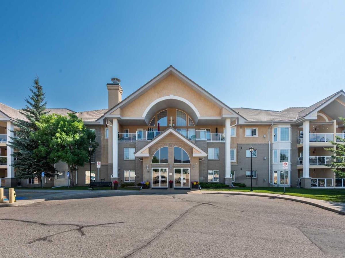 304, 728 Country Hills Road NW Calgary AB T3P 5K8 | MLS #A2333750 MLS #A2333750 image #0