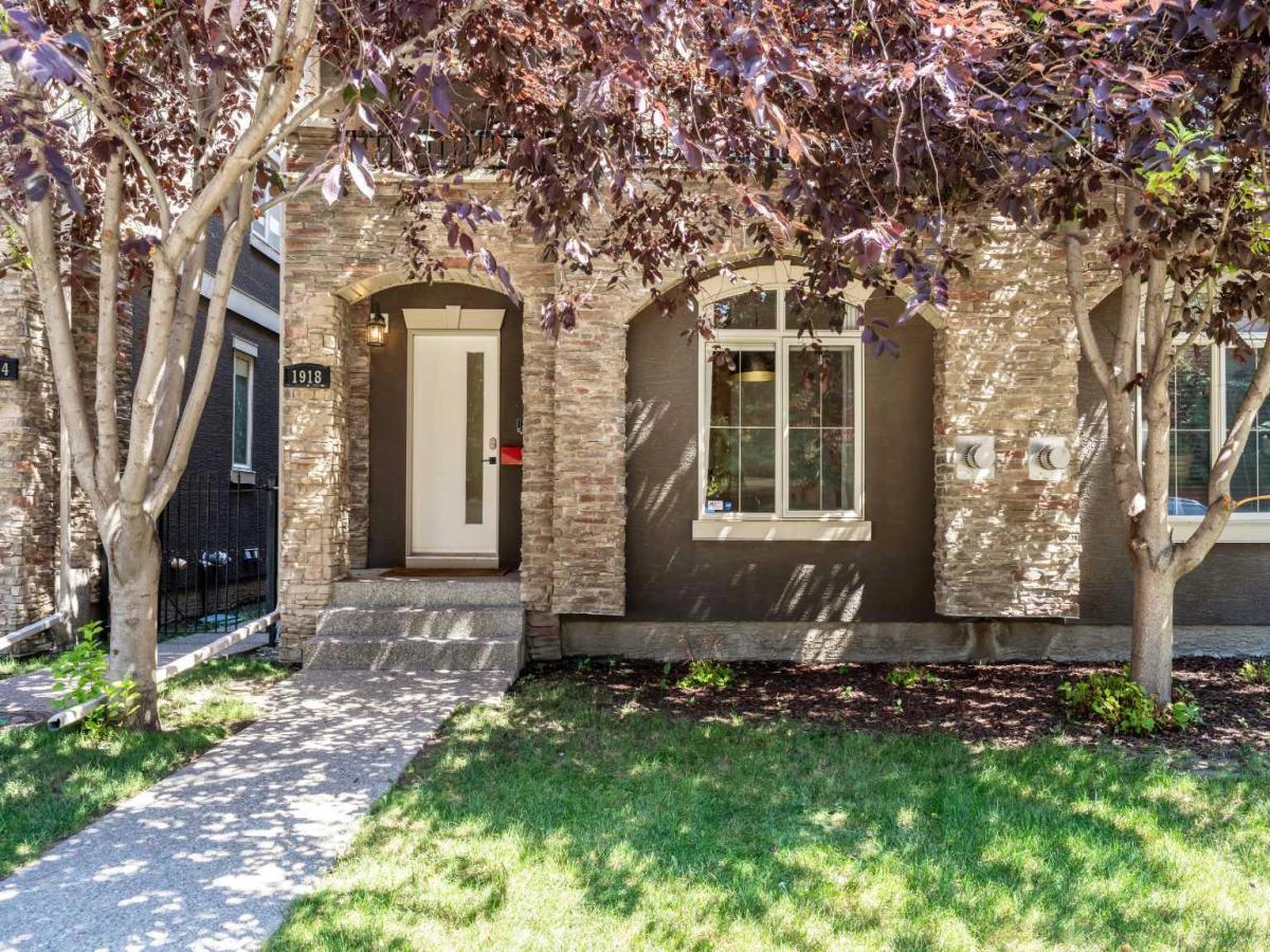 1918 36 Street SW Calgary AB T3K 3K6 | MLS #A2334019 MLS #A2334019 image #0