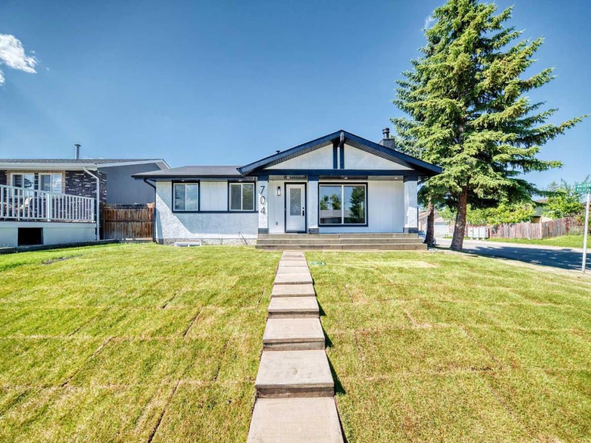 704 Malvern Drive NE Calgary AB T2A 6B7 | MLS #A2334398 MLS #A2334398 image #0