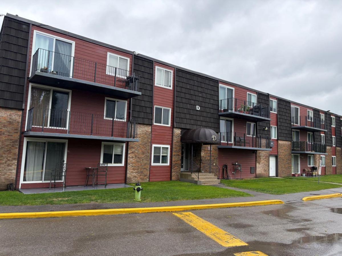 14D, 80 Galbraith Drive SW Calgary AB T3E 4Z6 | MLS #A2334452 MLS #A2334452 image #0