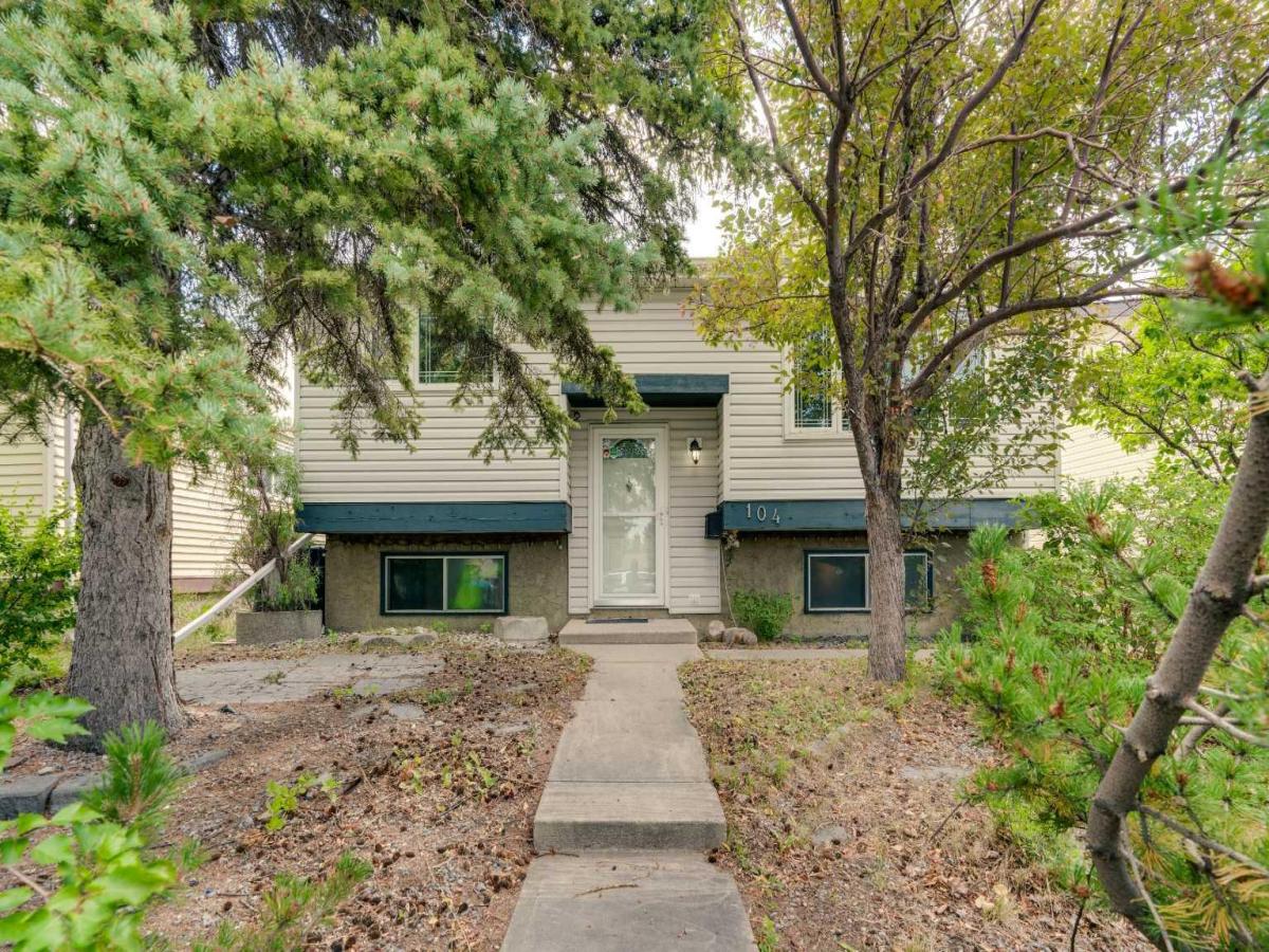 104 Falsby Way NE Calgary AB T3J 1C4 | MLS #A2334872 MLS #A2334872 image #0