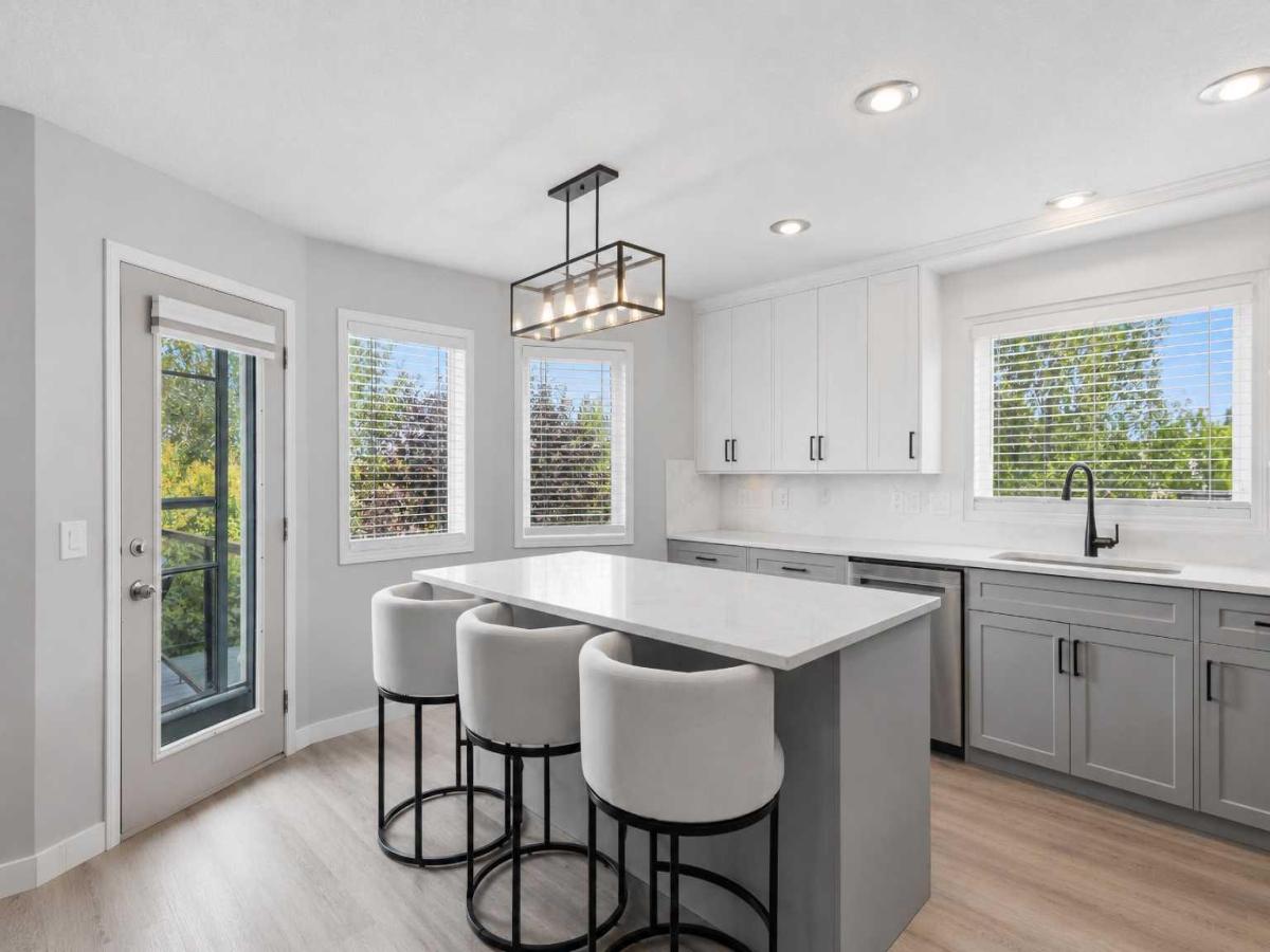 Calgary North West Houses MLS #A2336026 image #0