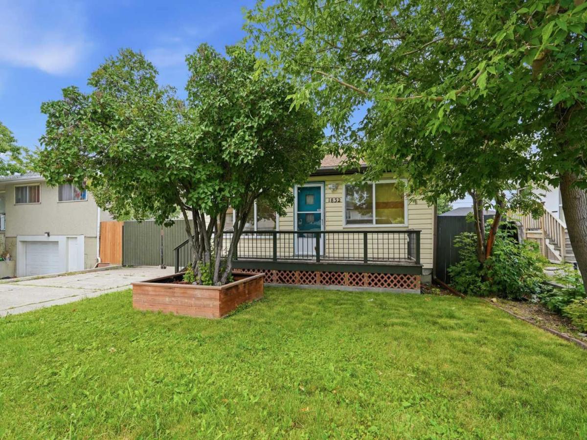 1832 43 Street SE Calgary AB T2B 1G9 | MLS #A2336833 MLS #A2336833 image #0