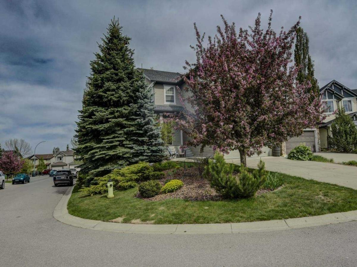 204 Eversyde Mews SW Calgary AB T2Y 5A4 | MLS #A2337730 MLS #A2337730 image #0