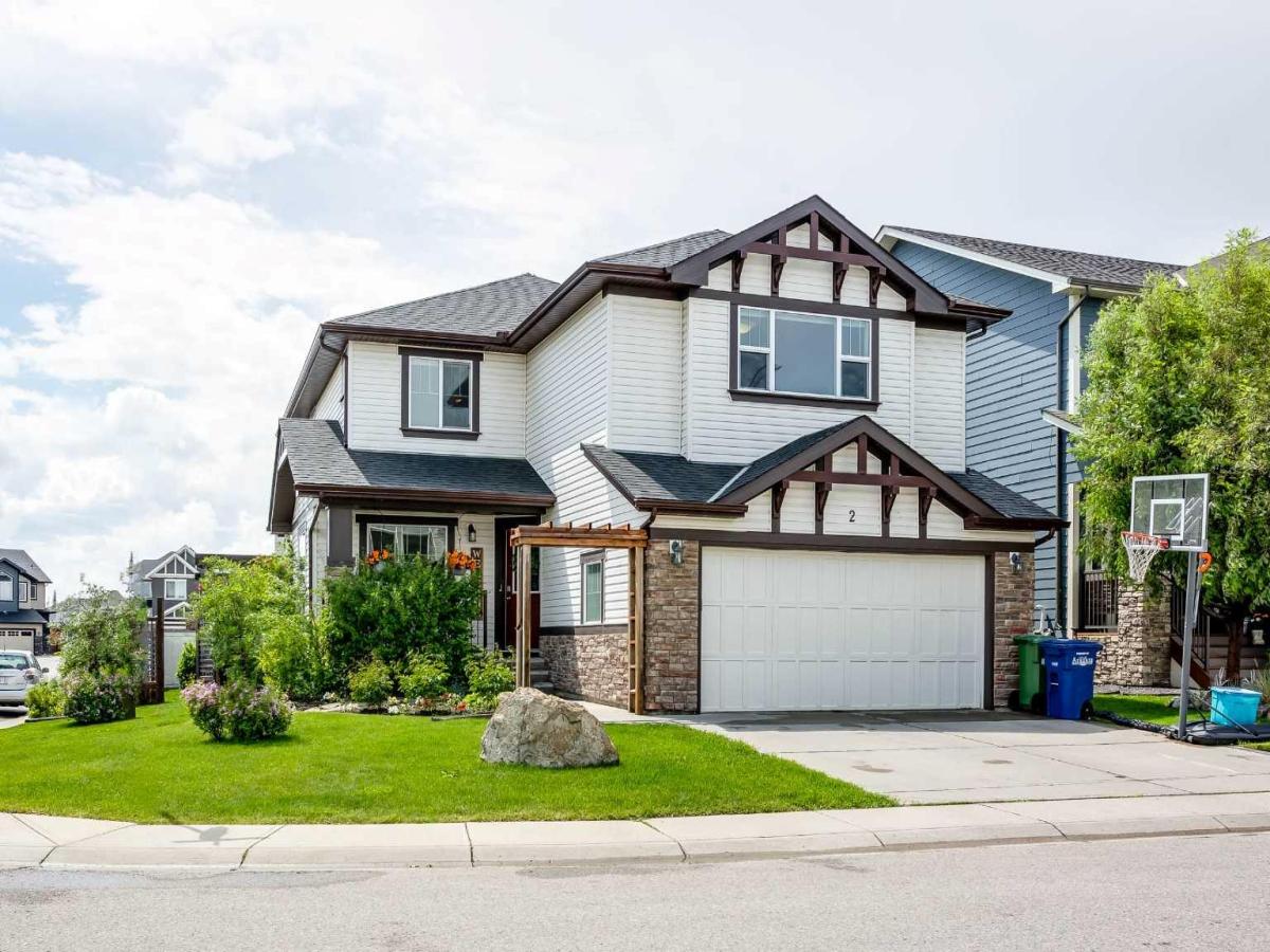 2 Kingston View SE Airdrie AB T4A 0K4 | MLS #A2338444 MLS #A2338444 image #0