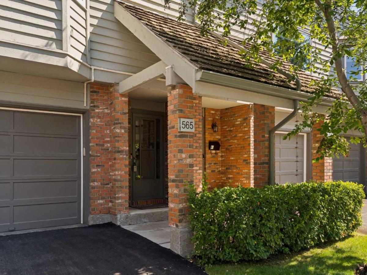 565 Point Mckay Grove NW Calgary AB T3B 5C4 | MLS #A2339242 MLS #A2339242 image #0