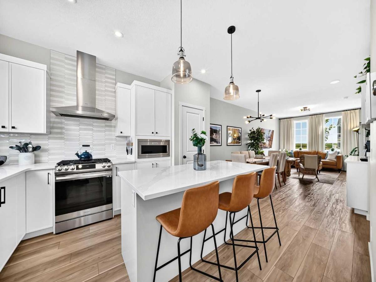 1968 Rangeview Drive SE Calgary AB T3S 0C5 | MLS #A2339474 MLS #A2339474 image #0