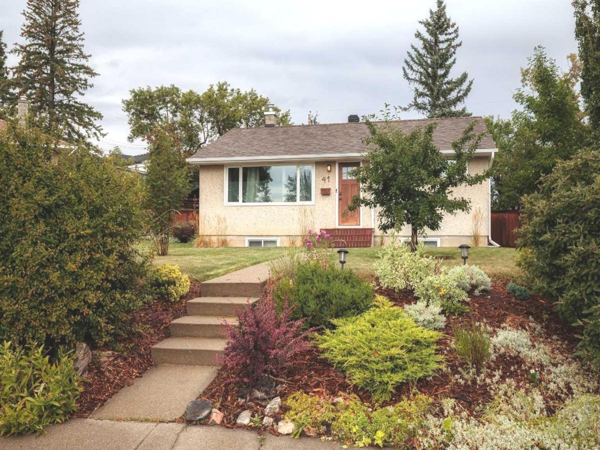 41 Northmount Crescent NW Calgary AB T2K 2V8 | MLS #A2340991 MLS #A2340991 image #0