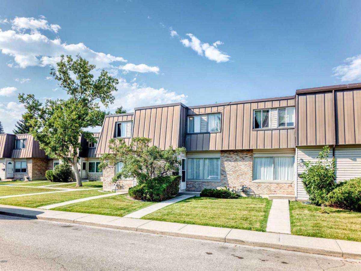 755 Kingsmere Crescent SW Calgary AB t2V 2H9 | MLS #A2341246 MLS #A2341246 image #0