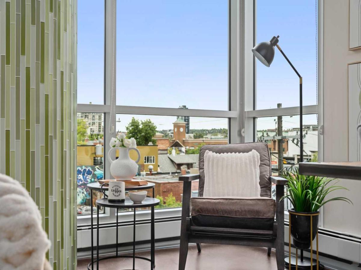 411, 235 9A Street NW Calgary AB T2N 4H7 | MLS #A2341312 MLS #A2341312 image #0