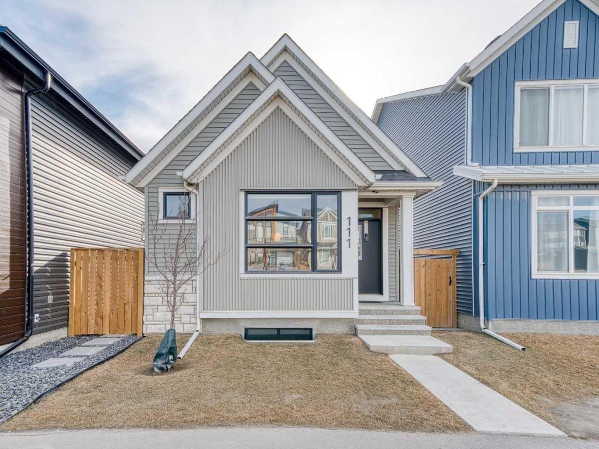 111 Haskayne Drive NW Calgary AB T3L 0H1 | MLS #A2342078 MLS #A2342078 image #0