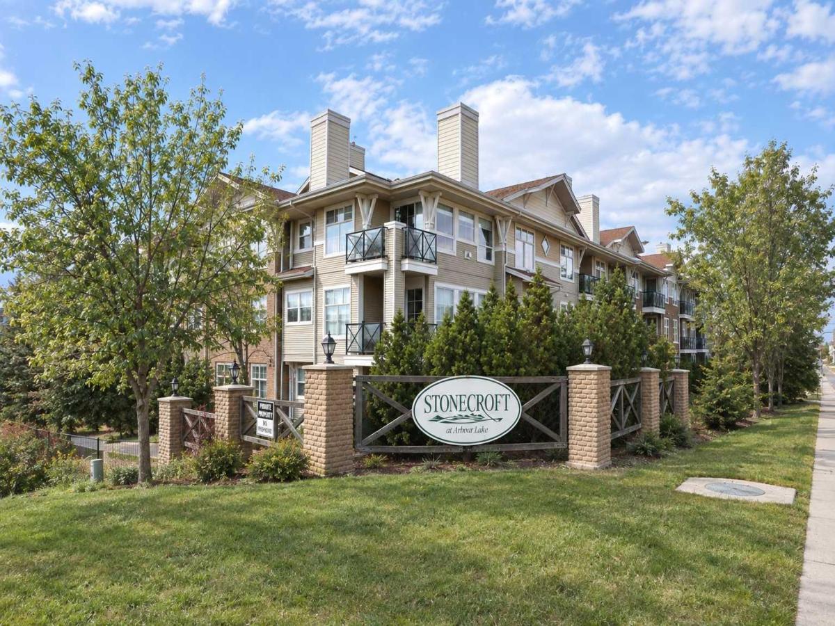 Arbour Lake MLS #A2342677 image #0