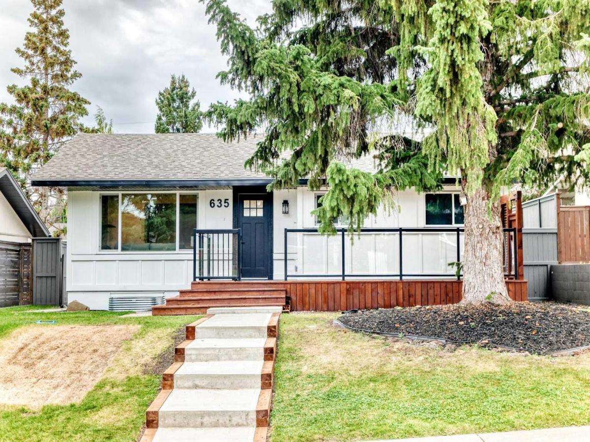 635 104 Avenue SW Calgary AB T2W 0A4 | MLS #A2342797 MLS #A2342797 image #0