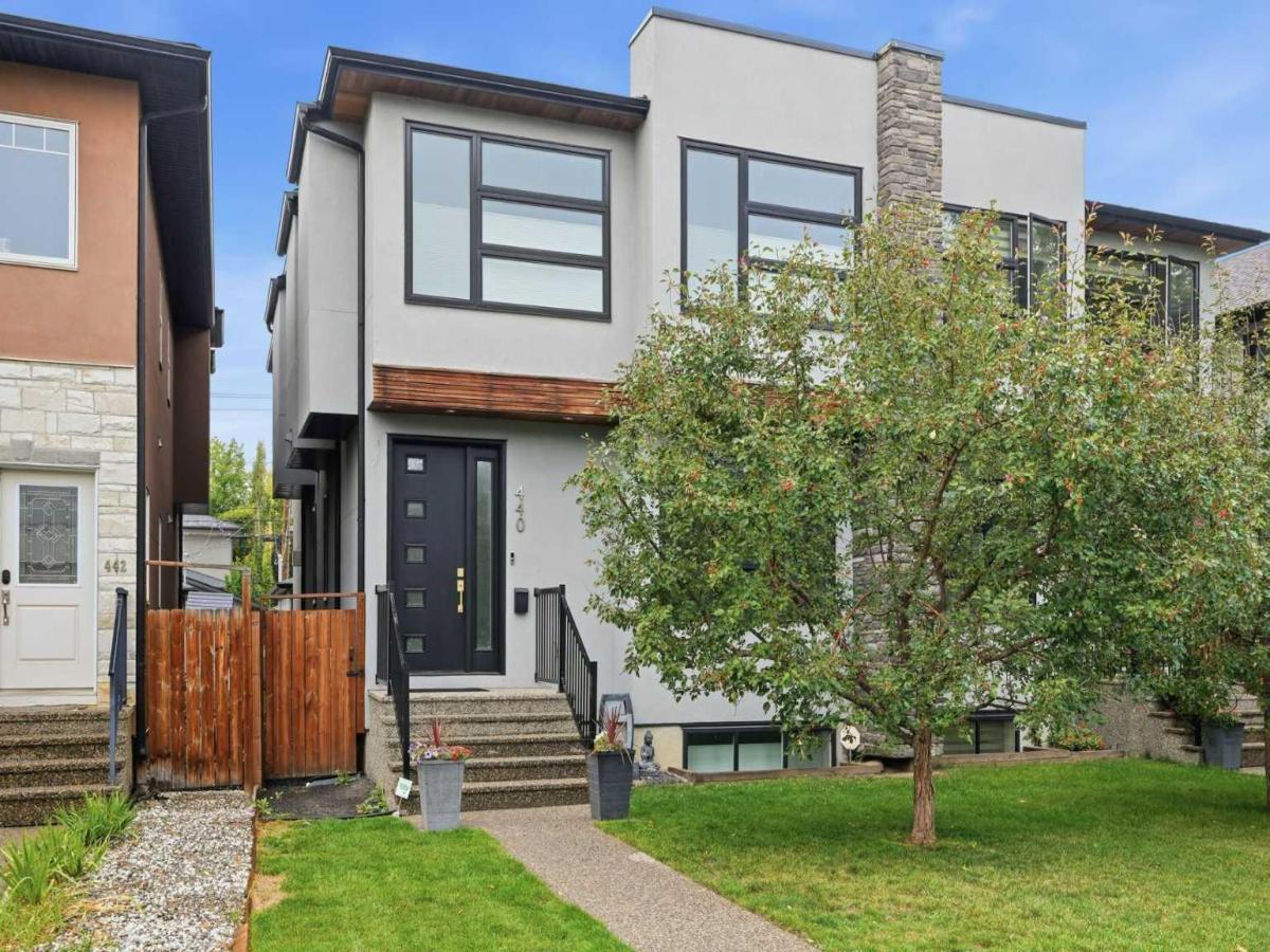 440 26 Avenue NW Calgary AB T2M 2E2 | MLS #A2342813 MLS #A2342813 image #0