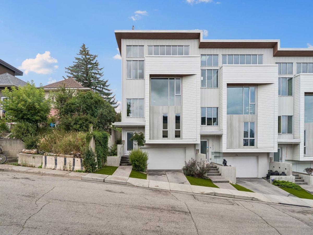 2205 17 Street SW Calgary AB T2T 4M7 | MLS #A2343197 MLS #A2343197 image #0