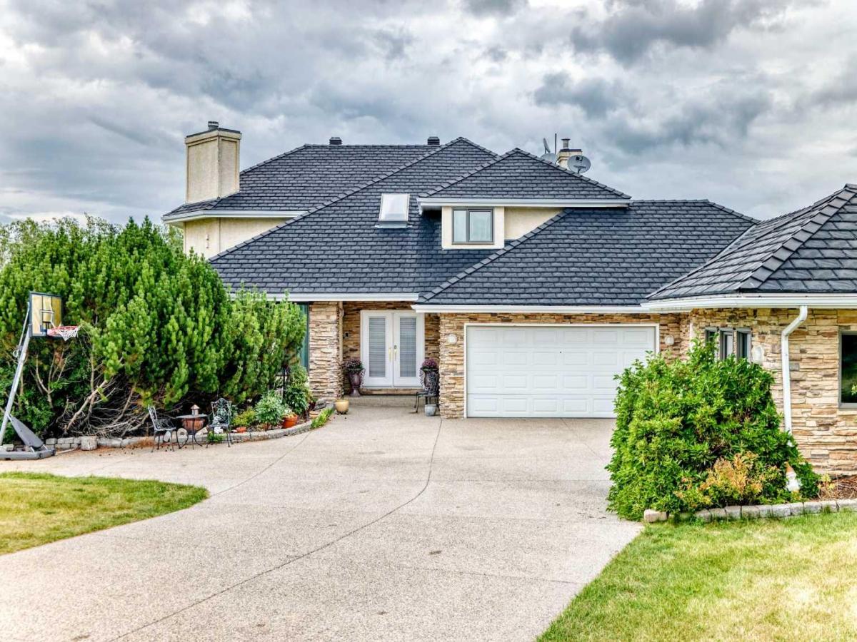63 Blueridge Close Rural Rocky View County AB T3L 2P4 | MLS #A2343367 MLS #A2343367 image #0