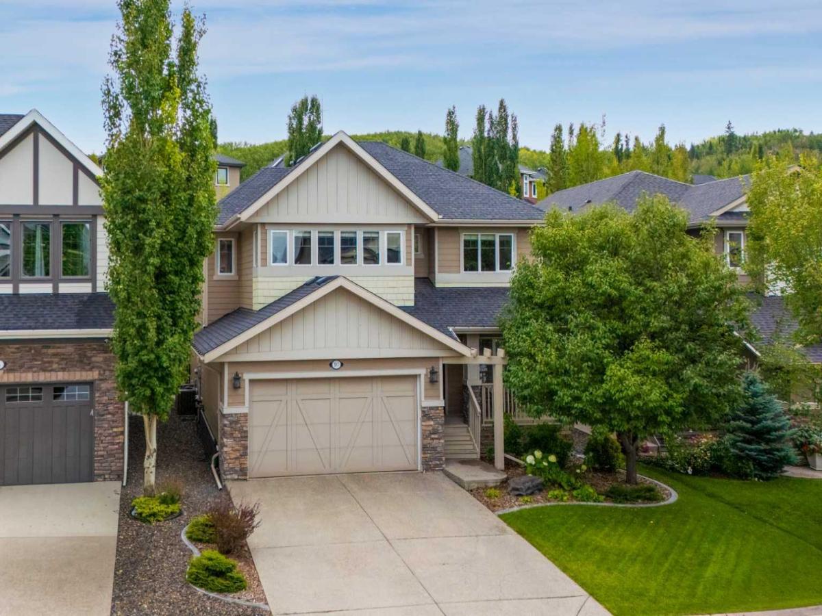 10 Crestridge View SW Calgary AB T3B 5Z6 | MLS #A2343679 MLS #A2343679 image #0