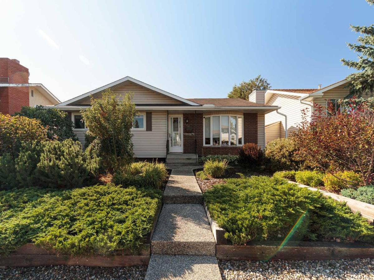 346 Rundleview Drive NE Calgary AB t1y1h8 | MLS #A2343853 MLS #A2343853 image #0