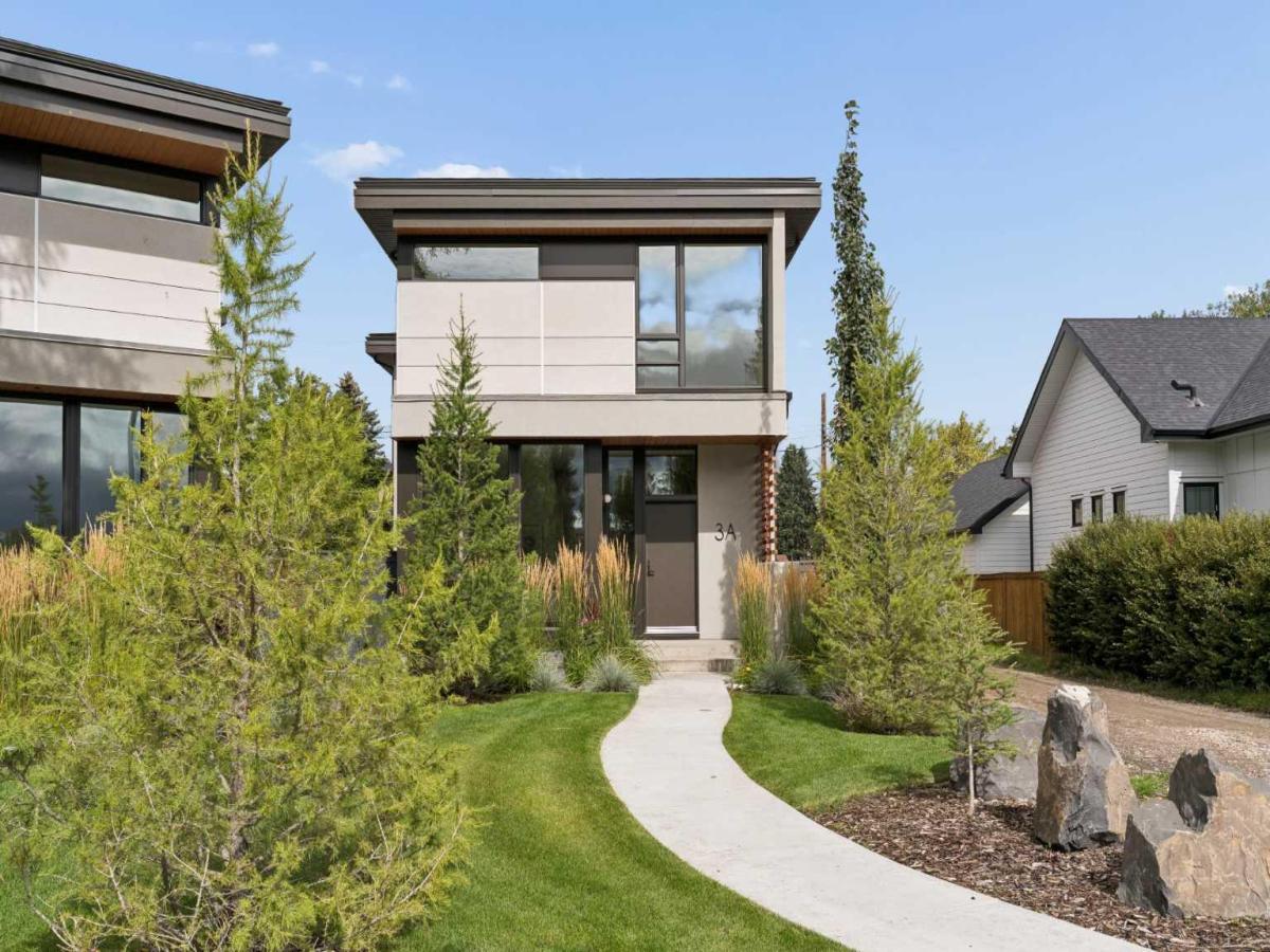 3A Willow Crescent SW Calgary AB T3C 3B8 | MLS #A2344106 MLS #A2344106 image #0