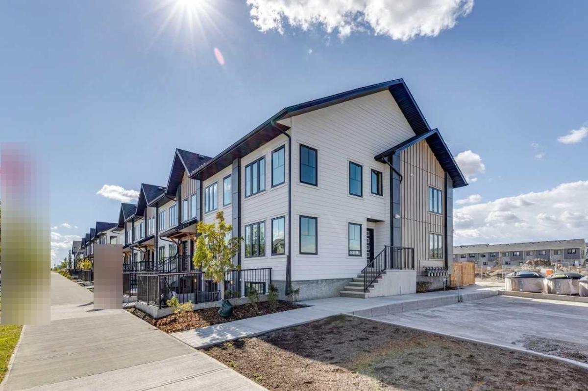 Row/Townhouses MLS #A2344270 image #0