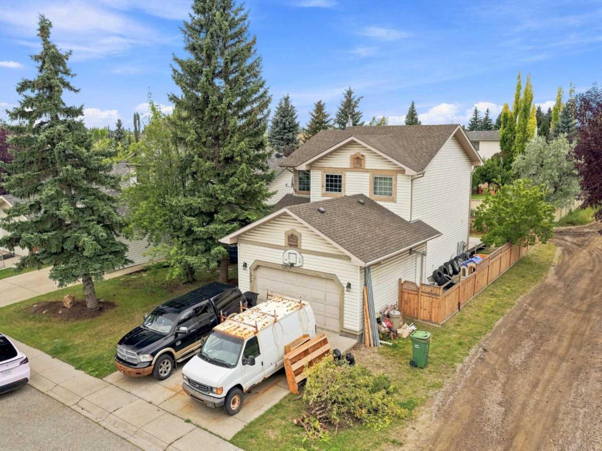 1403 Sunvista Way SE Calgary AB T2X 3G5 | MLS #A2344536 MLS #A2344536 image #0