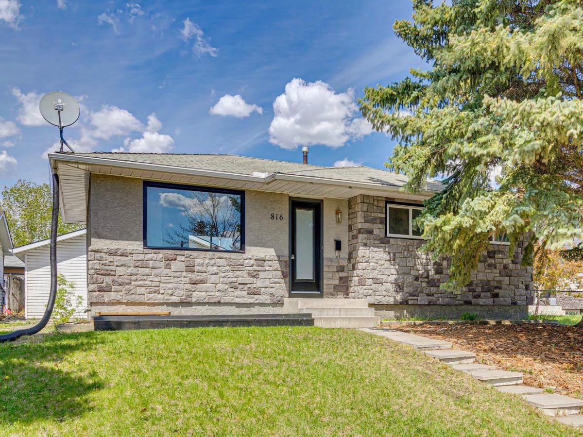 816 Avonlea Place SE Calgary AB T2H 1W3 | MLS #A2344554 MLS #A2344554 image #0
