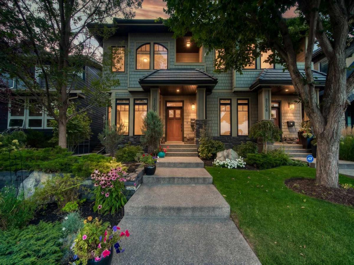 2108 31 Avenue SW Calgary AB T2T 1T4 | MLS #A2344818 MLS #A2344818 image #0