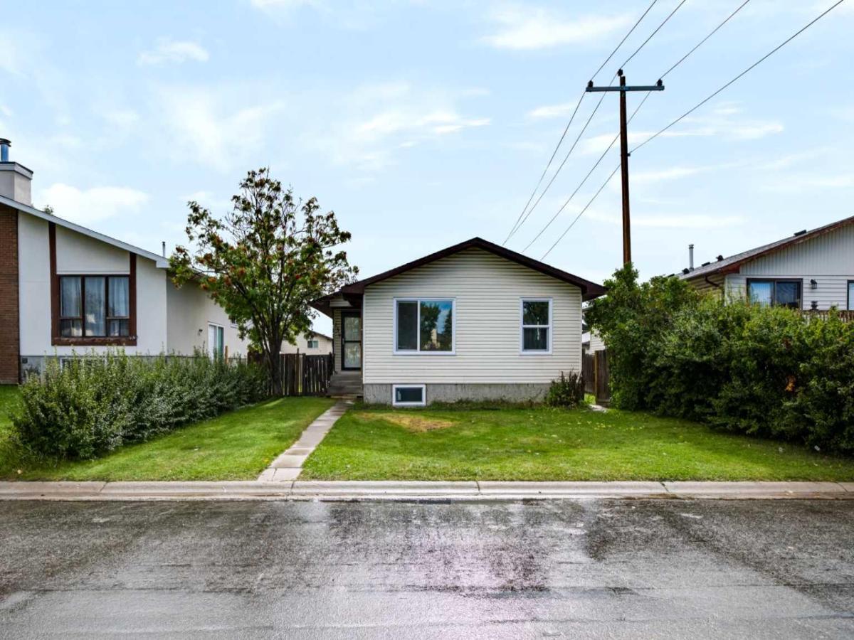 139 Falsby Road NE Calgary AB T3J 1B7 | MLS #A2344906 MLS #A2344906 image #0