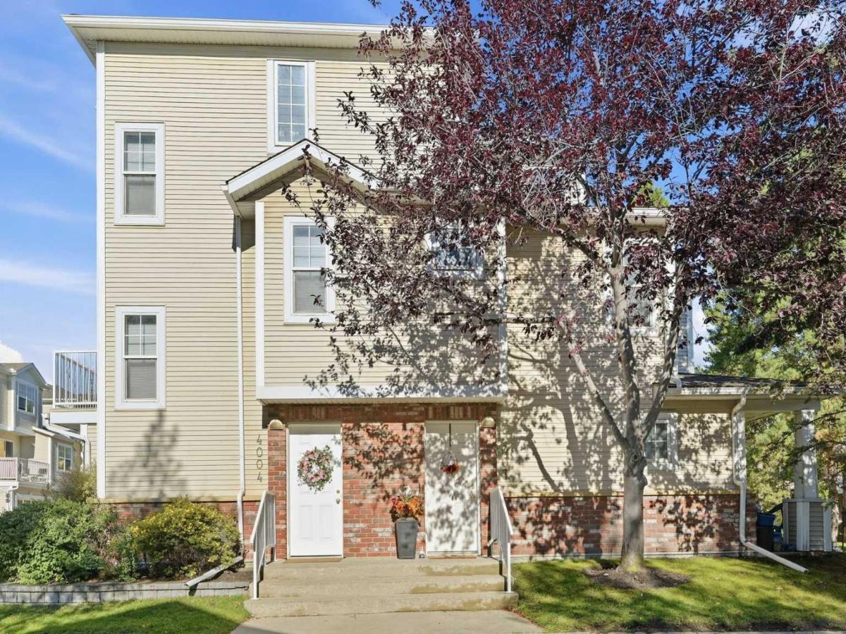 4003, 7171 Coach Hill Road SW Calgary AB T3H 3R7 | MLS #A2344964 MLS #A2344964 image #0