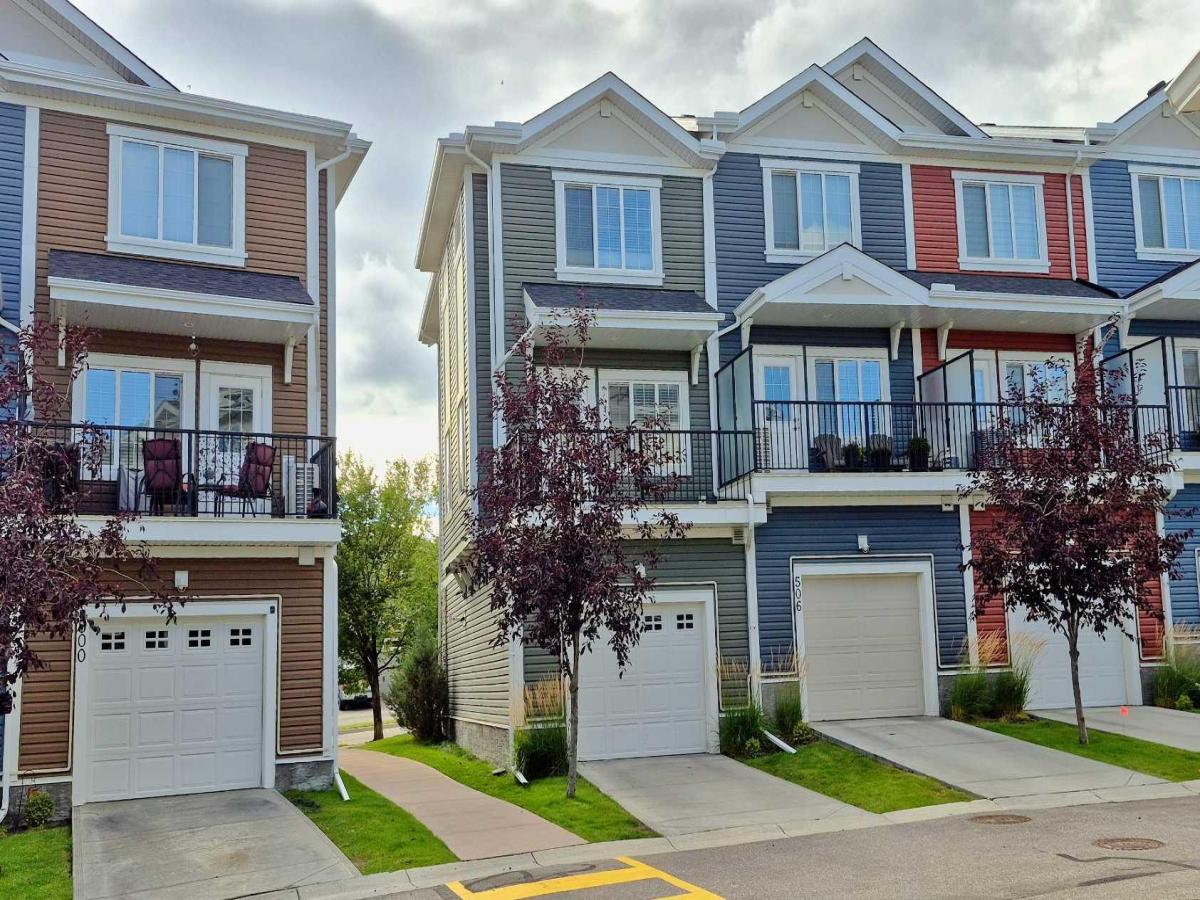 504 NOLAN HILL Boulevard NW Calgary AB T3R 0Y1 | MLS #A2345401 MLS #A2345401 image #0
