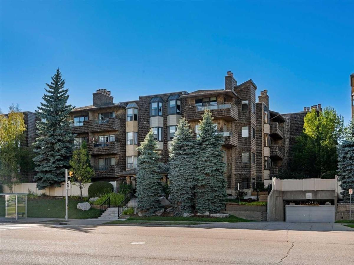 406, 3719B 49 Street NW Calgary AB T3A 2E3 | MLS #A2345741 MLS #A2345741 image #0