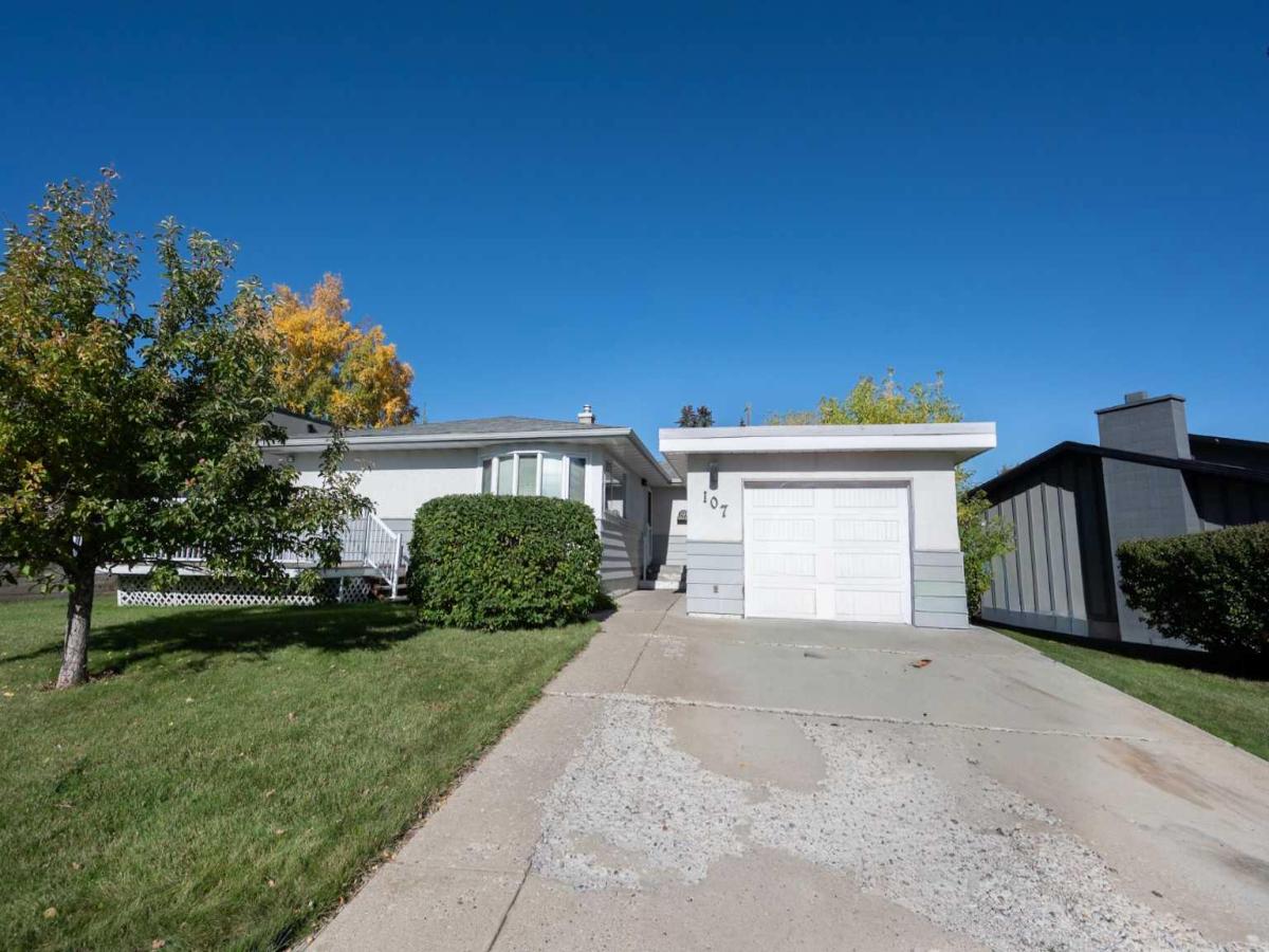 107 Hallbrook Drive SW Calgary AB T2V 3H8 | MLS #A2346389 MLS #A2346389 image #0