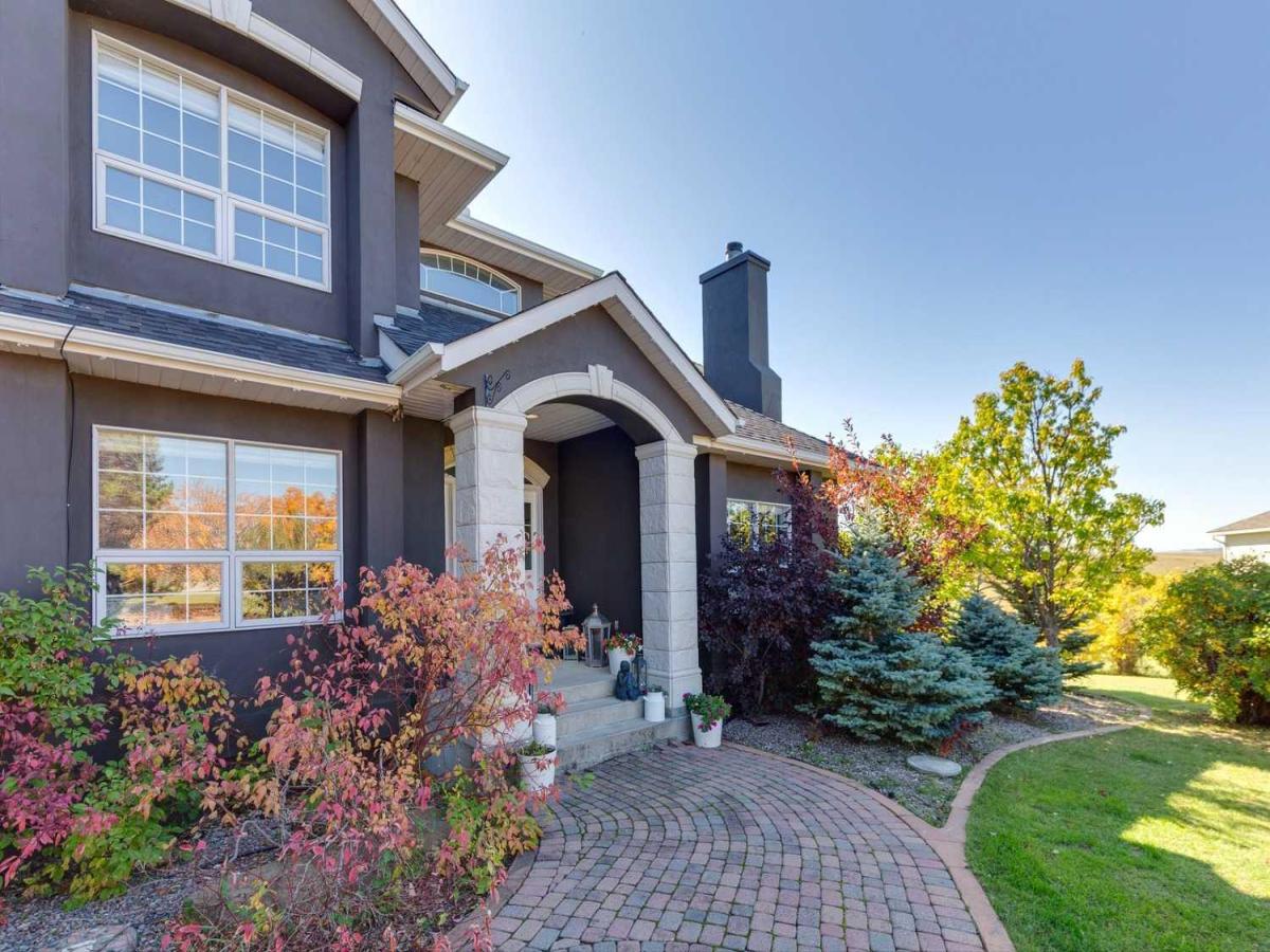 79 Country Lane Rural Rocky View County AB T3Z 1H8 | MLS #A2346648 MLS #A2346648 image #0