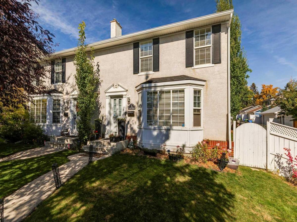6 Ypres Green SW Calgary AB T2T 6L3 | MLS #A2347078 MLS #A2347078 image #0