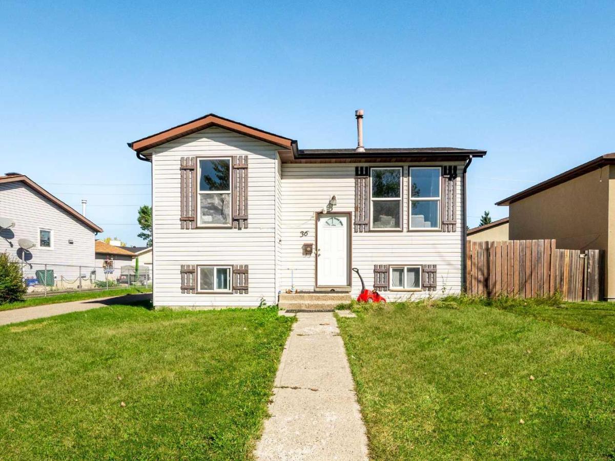Calgary Homes from $400k to $500k MLS #A2347139 image #0
