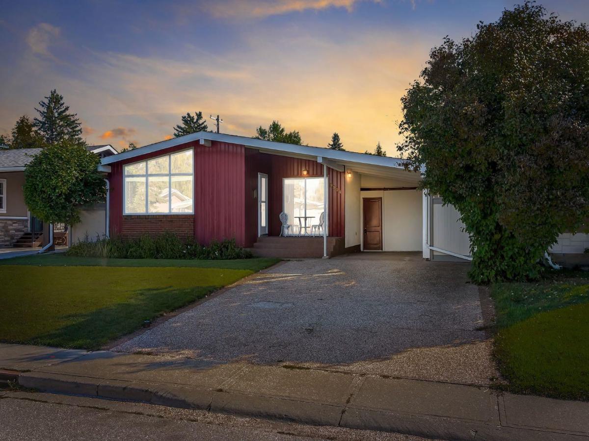 9524 3 Street SE Calgary AB T2J 0W8 | MLS #A2347151 MLS #A2347151 image #0