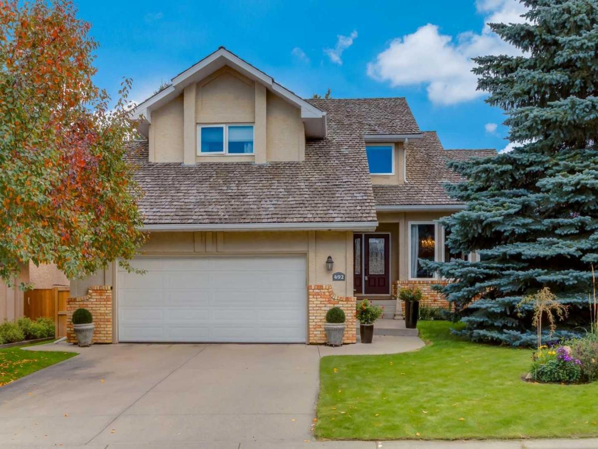 492 Silvergrove Gardens NW Calgary AB T3B 4S8 | MLS #A2347378 MLS #A2347378 image #0